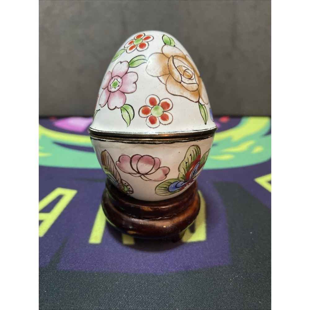 VTG ASIAN CLOISONNE ENAMEL FLORAL & BUTTERFLIES EGG TRINKET BOX ON WOOD STAND G2